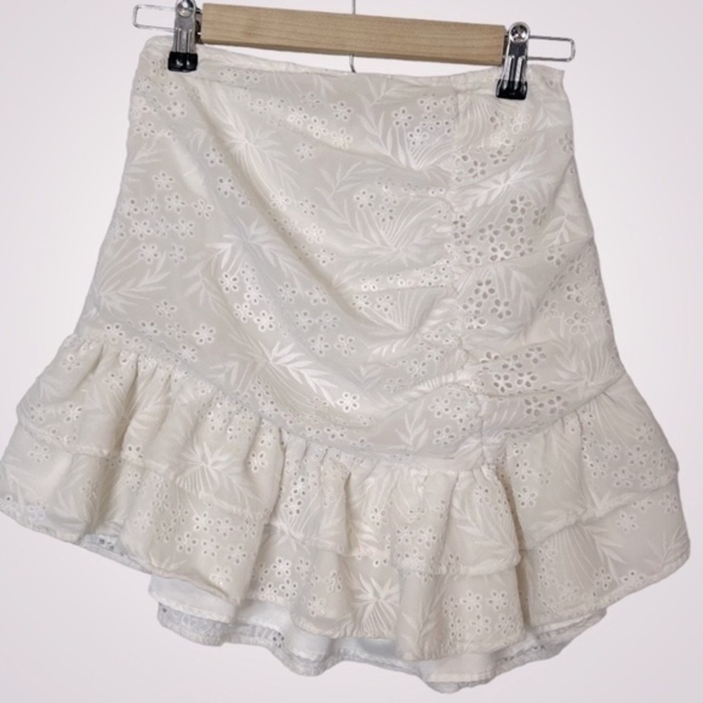 Marjorelle Sommer Mini Skirt in White eyelet lace